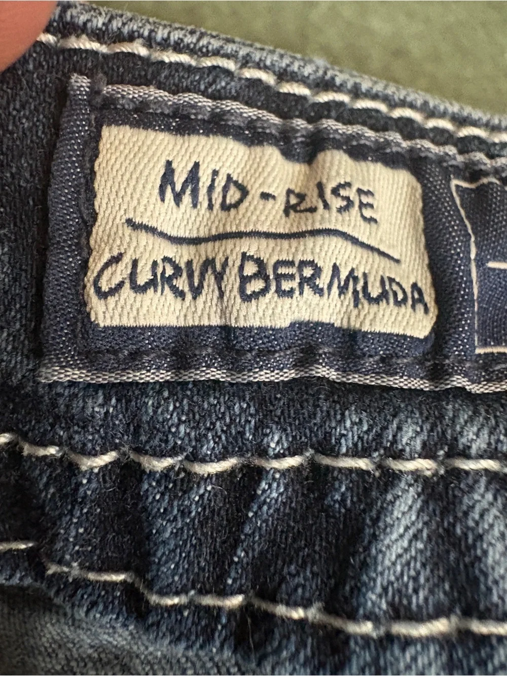 Miss Me Easy Bermuda Shorts Bling Design Jorts Women’s Size 25 10” Y2K EUC